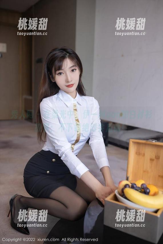 秀人网 - 在柔光中，伊一Moon的白衬衫故事：不下载绝对会后悔！