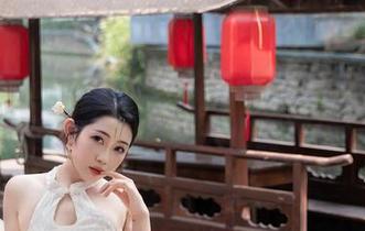 秀人网 – 冷月yuer的圣诞派对：党派的原图合集，气氛火热到不行！