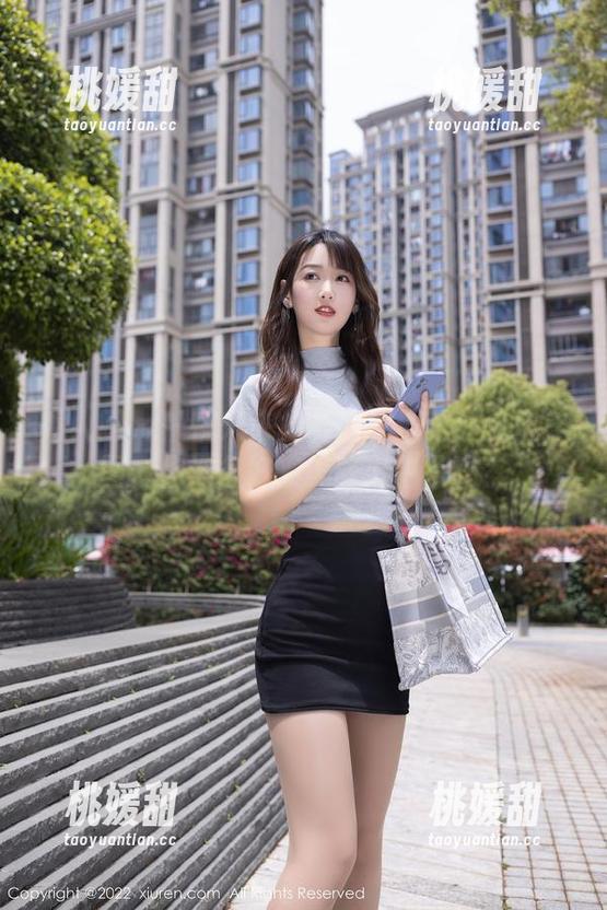 秀人网 - 千夜未来的制服奇遇记！免费美图，你准备好被美丽击中了吗？