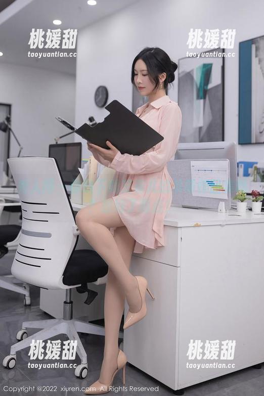 秀人网 - 你敢下载艾希儿的吊带作品集吗？想好了再点！