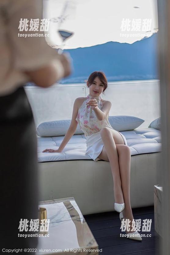 秀人网 - 萌白酱的高跟鞋图片合集：不小心成了鞋子推广大使，这可咋办？