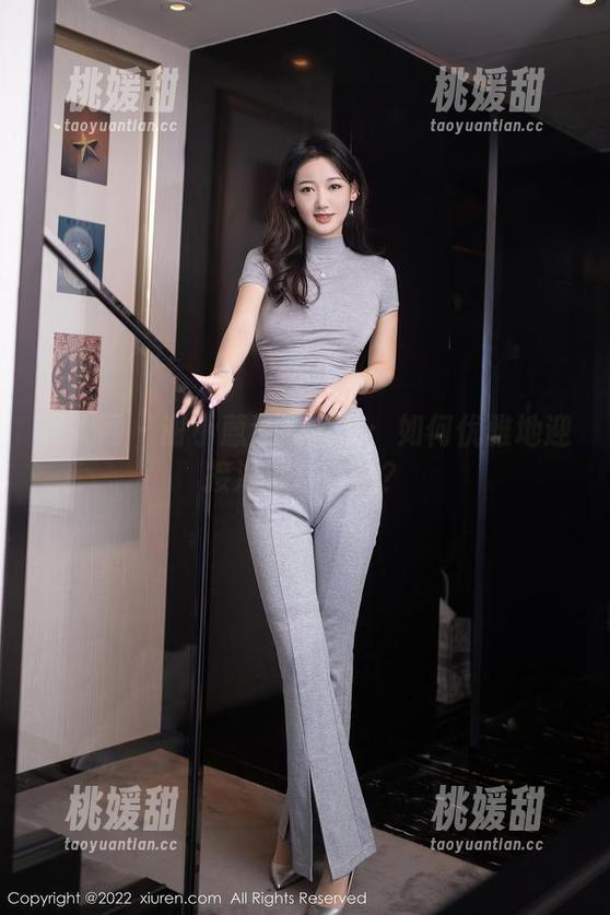 秀人网-谢小蒽 秀人网 - 谢小蒽泳装合集:如何优雅地迎接海浪与自拍?