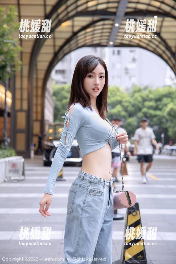 秀人网 - 飞起来的美丽：谢小蒽空姐写真合集，别忘了轻松分享哦！