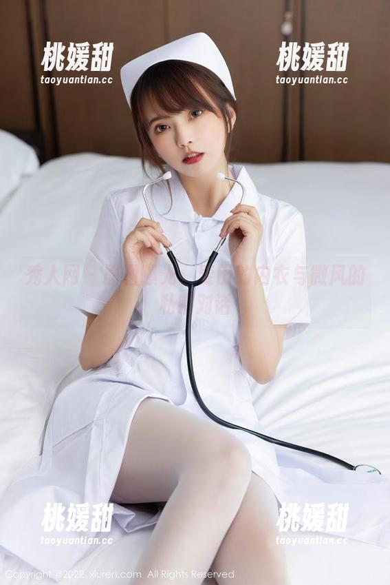 秀人网 - 原图曝光：麦田的内衣与微风的私密对话