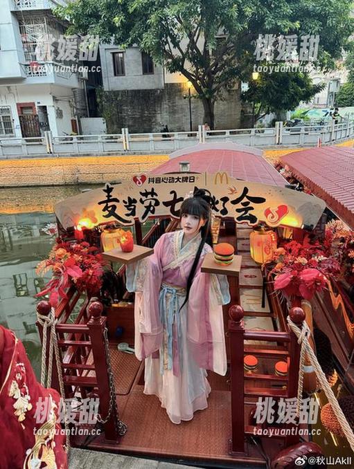 秋山AkI的婚纱写真：原来婚纱可以穿得这么随性…不带任何责任感！