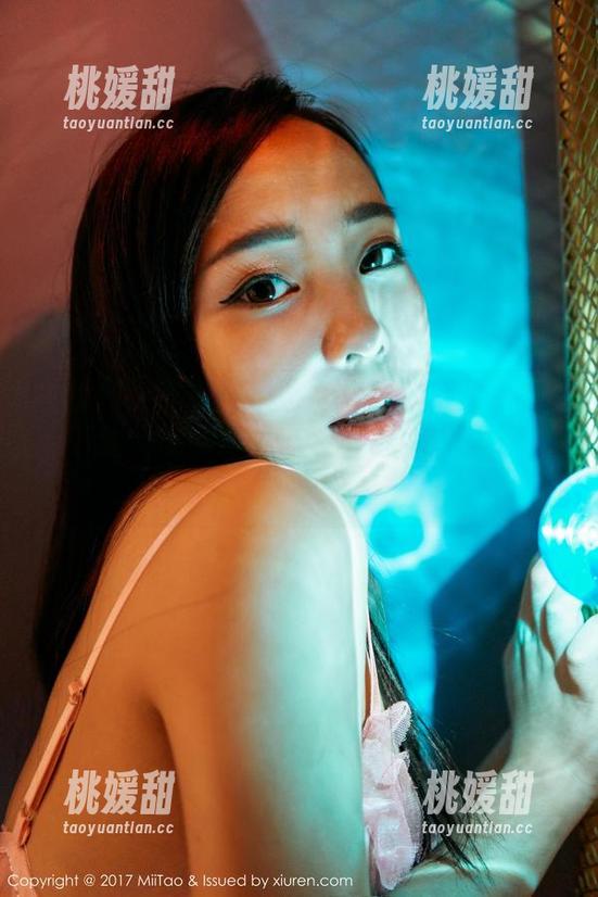 蜜桃社 - 不要错过！Cris_卓娅祺修女图片下载，教你如何优雅地‘拯救’每一天！