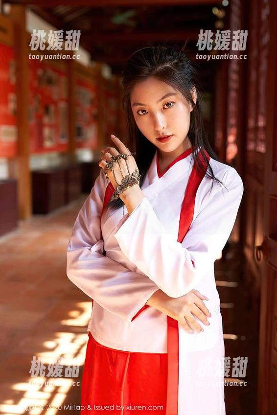 蜜桃社 - 冰露眼镜壁纸合集：这种魅力，谁能说不呢？