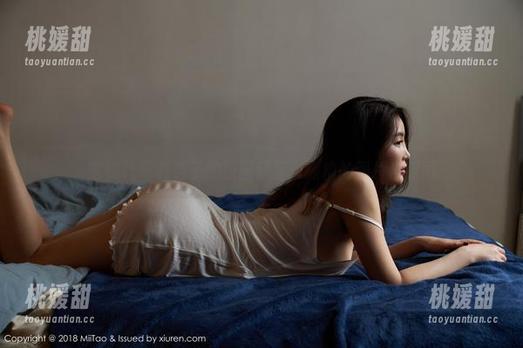 蜜桃社 - 在杏子的校园梦里：抓拍的图片与原图