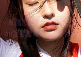 蜜桃社 – 制服也能拼出新花样，萌美Moemi全套图集等你来探秘！