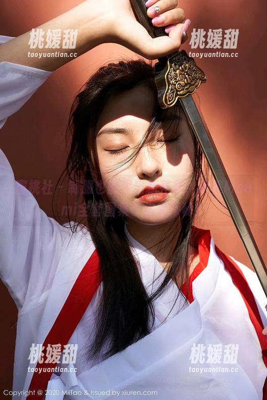 蜜桃社 - 制服也能拼出新花样，萌美Moemi全套图集等你来探秘！