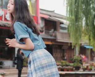 连体泳衣美图，西瓜少女告诉你：这夏天该有点‘果’味！