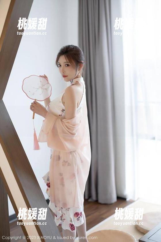 语画界 - 白裙漫步，王馨瑶yanni的写真图册里藏着什么秘密？