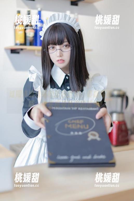 过期米线线喵的蓝白世界：最新写真集更新，快来感受色彩的摇曳！