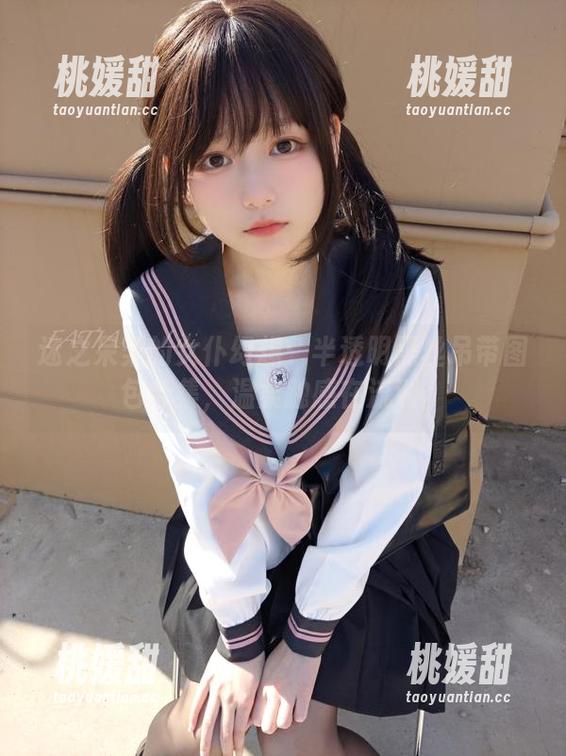 迷之呆梨 迷之呆梨的女仆幻想:半透明黑丝吊带图包合集,温柔触感在流淌。