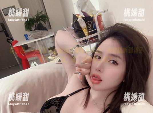微密圈 - 一起看阿色的连衣裙写真精选：仿佛能听到裙子在耳边低语，嘿，你听见了吗？