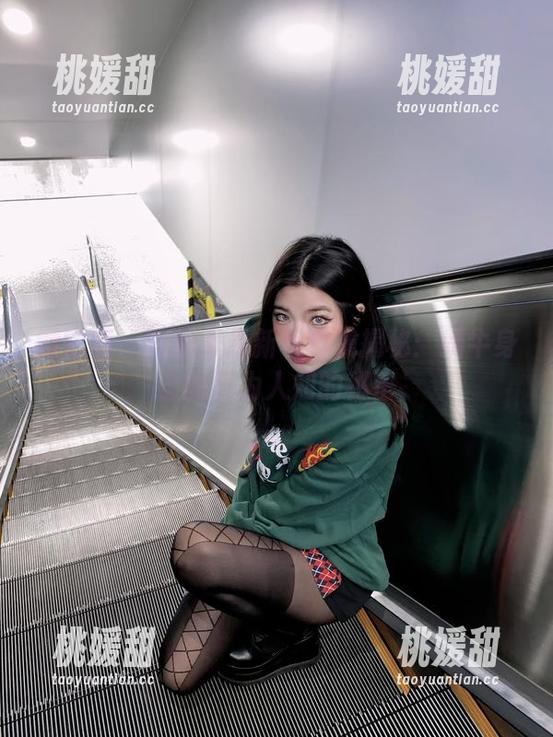 微密圈 - 陈佩奇最新写真集揭秘：奶牛身上的不为人知的秘密