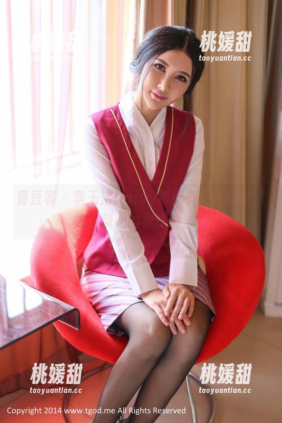 青豆客 - 李玉洁Daisy制服美图更新中，感受瞬间的视觉冲击！