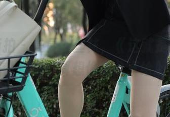 魔镜街拍 – 曼曼的丝袜，《这就是我的风格》套图！真想偷偷分享给朋友
