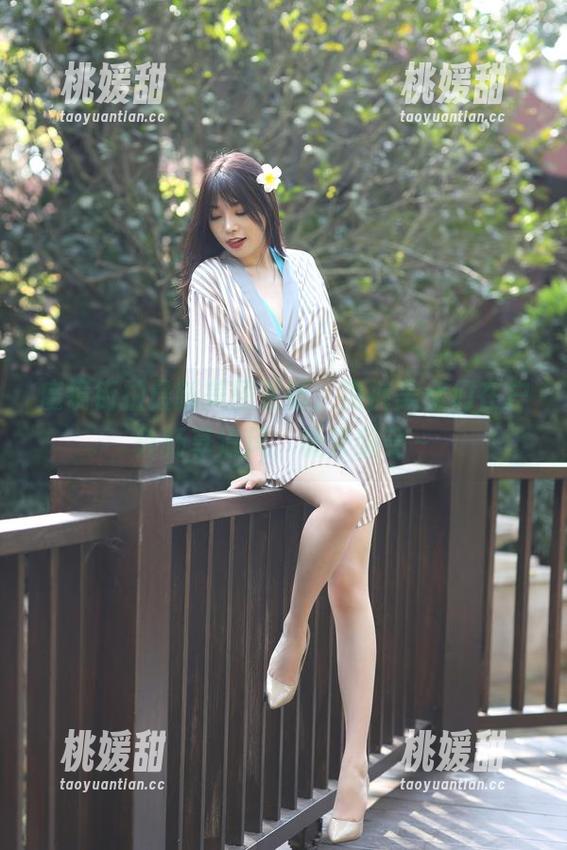 魔镜街拍最新美图更新，热裤美女们在户外畅享清风，快来感受～